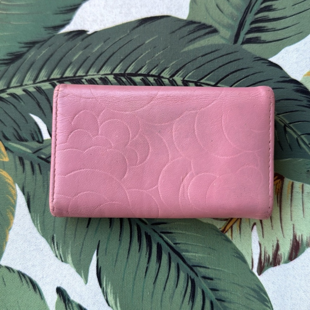 🌸🌸Amazing  camellia. Chanel key Cles in Lucious leather and perfect pink. 🌸🌸 - Picture 2 of 7